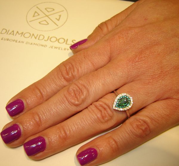 Γυναικείο δαχτυλίδι ροζέτα Diamondjools από λευκό & κίτρινο χρυσό Κ18 με σμαράγδια και διαμάντια