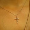 DSC03078F Γυναικείος σταυρός με αλυσίδα Diamondjools από λευκό χρυσό Κ18 με διαμάντια