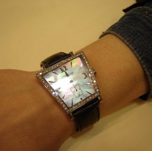 Γυναικείο ρολόι CORUM Trapeze με διαμάντια & δερμάτινο λουρί