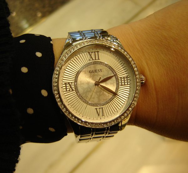 Γυναικείο ρολόι GUESS W0825L1 με μπρασελέ