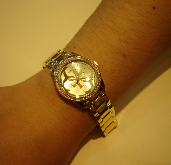 gs33 Γυναικείο ρολόι Guess με μπρασελέ
