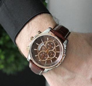 Ανδρικό ρολόι GUESS Collection με καφέ δερμάτινο κροκό λουρί