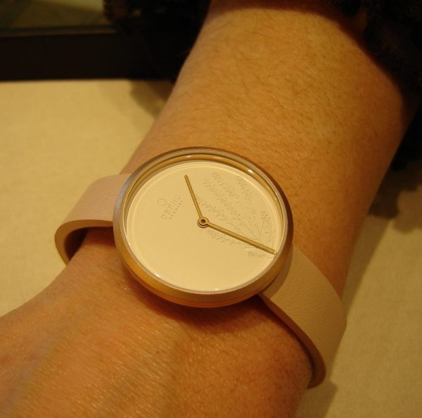 Γυναικείο ρολόι OBAKU Hasselnatur Nude με δερμάτινο λουρί