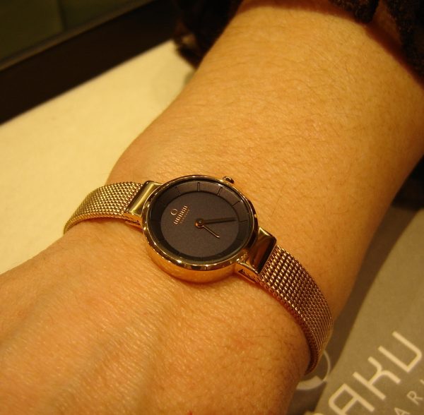 Γυναικείο ρολόι OBAKU Spire Azure με μπρασελέ