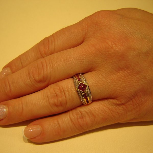 ring149 Γυναικείο δαχτυλίδι από κίτρινο & λευκό χρυσό Κ18 με διαμάντια & ρουμπίνια